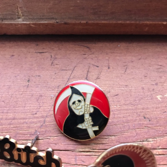 Enamel Pins🔥🔥🔥Bitching VINTAGE enamel pin set! - Picture 4 of 5